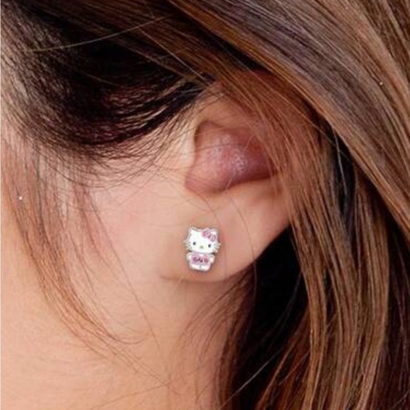 🆕 Hello kitty earrings 😻 - Picture 5 of 6